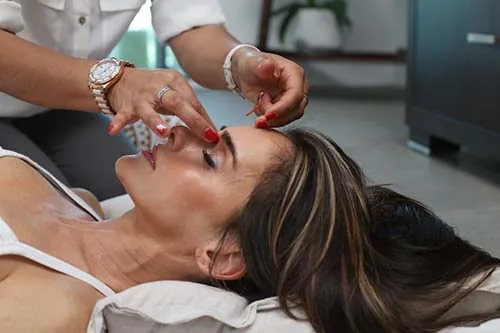 Aplicación de toxina botulínica Botox EMG